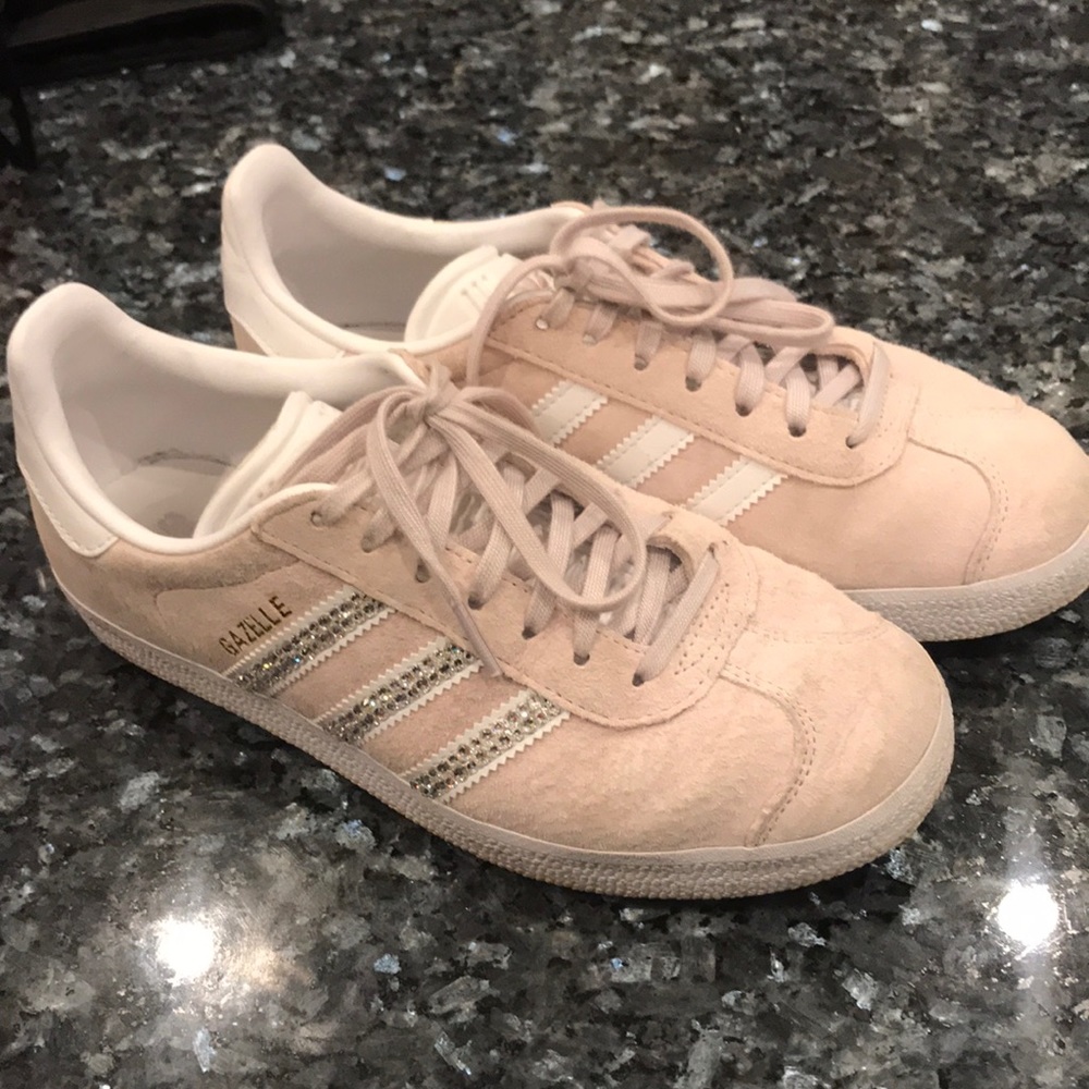 ADDIDAS GAZELLE SNEAKERS SIZE 7. LIGHT Pink